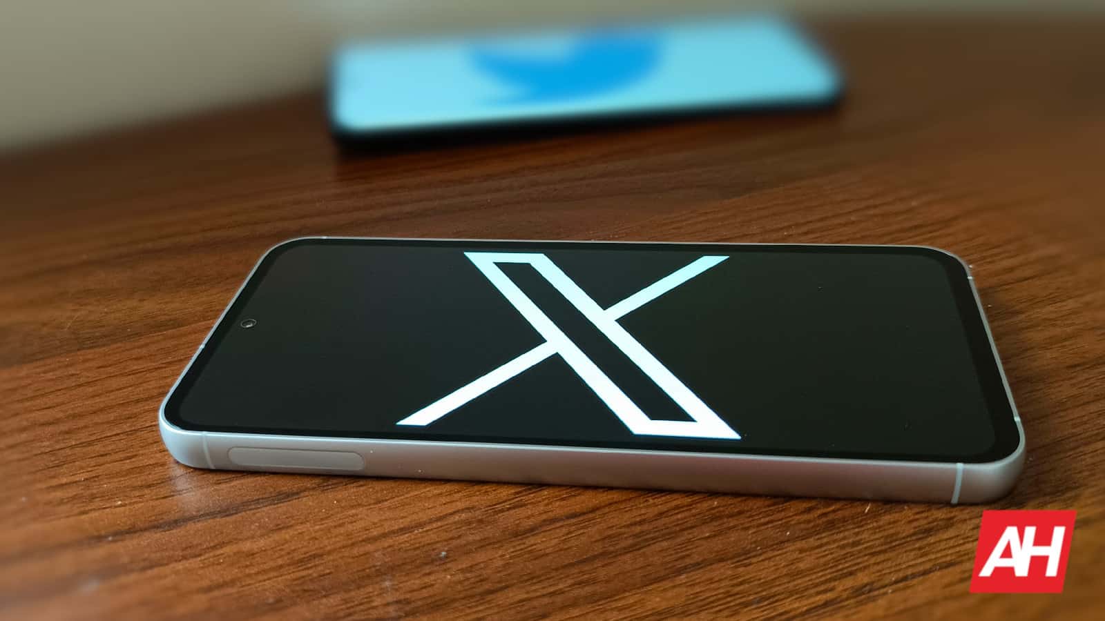 Featured image for X app for large displays starts rolling out to Pixel Fold & tablet