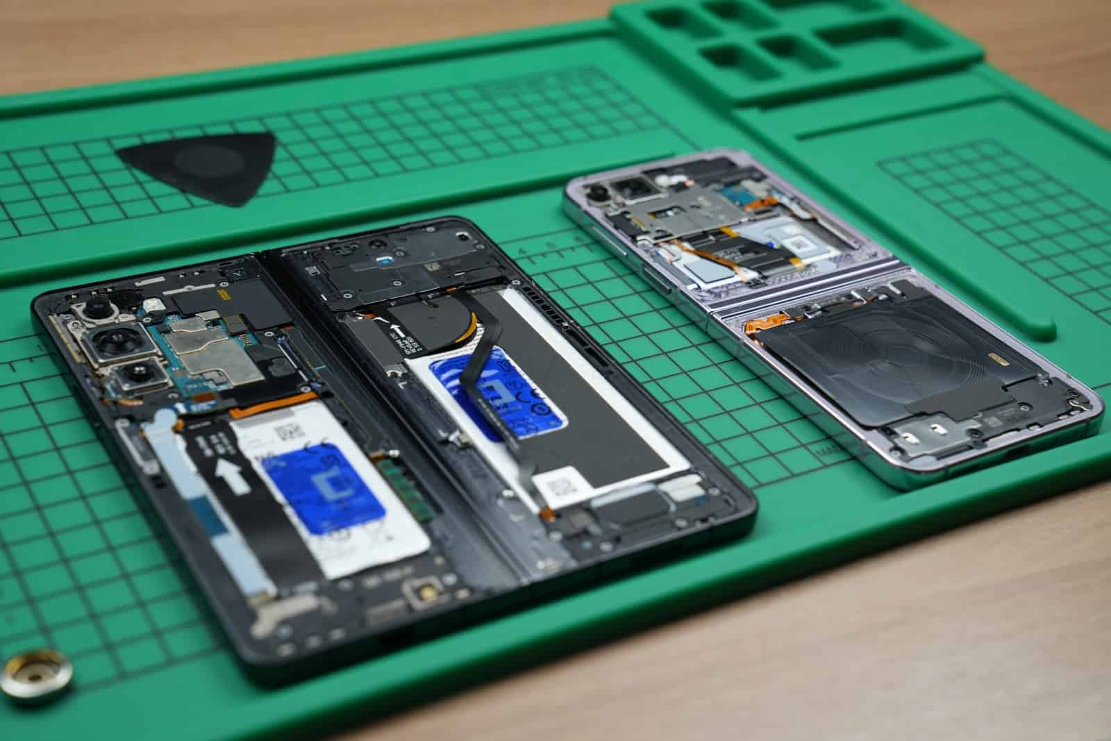 Featured image for Samsung now offers self-repair service for its latest foldables