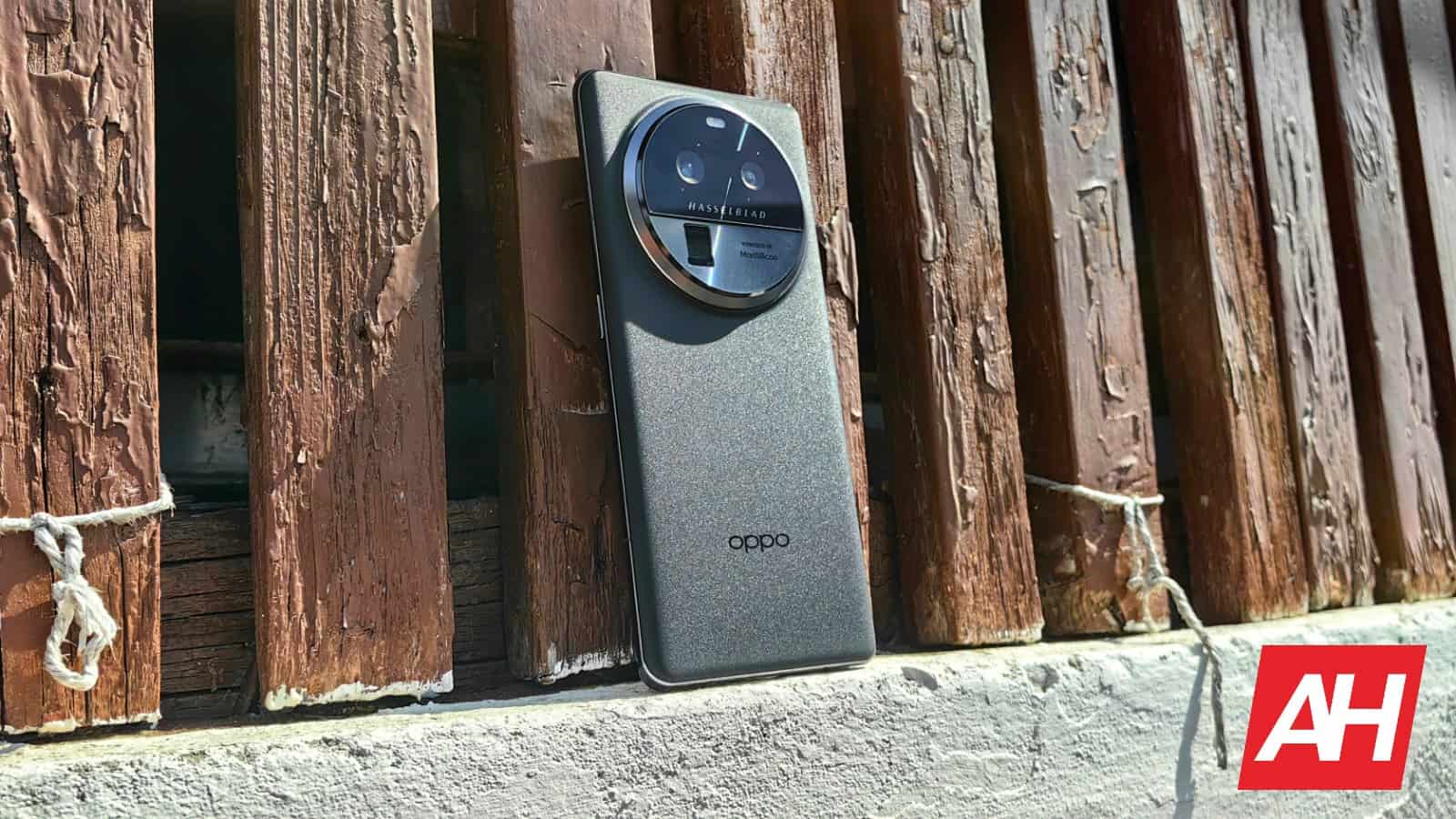 Das Design des OPPO Find X7 erscheint ohne achteckige Kamerainsel