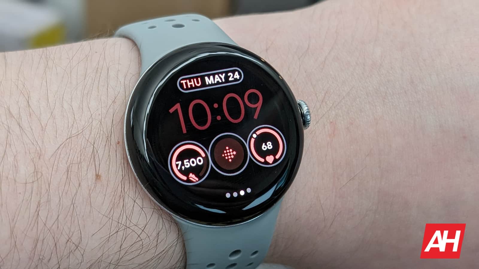 Featured image for The Pixel Watch is struggling with two popular Google services