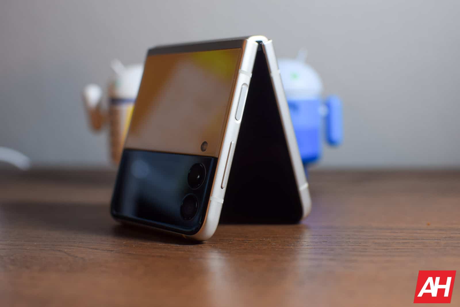 Samsung bringt Android 14 auf ältere faltbare Geräte und das Galaxy F54