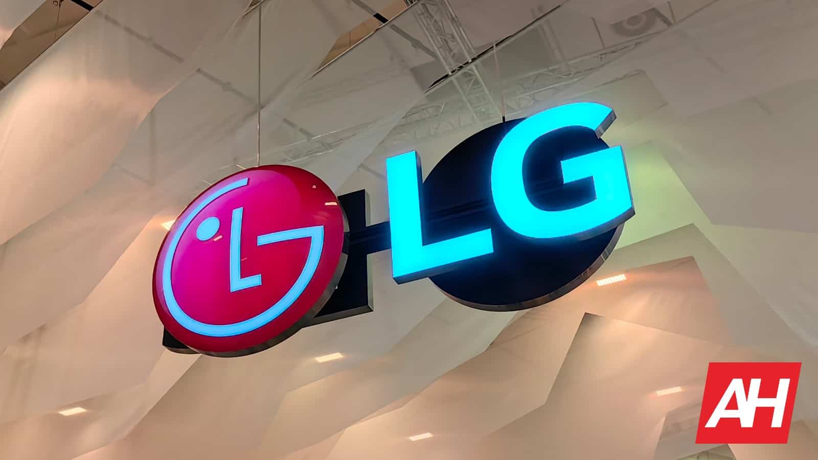 Featured image for Chromecast will make it to older LG TVs via an update