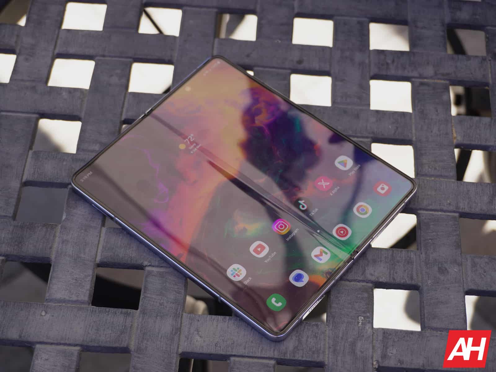 Featured image for Galaxy Z Fold 6 to weigh under 250 grams, feature improved UTG