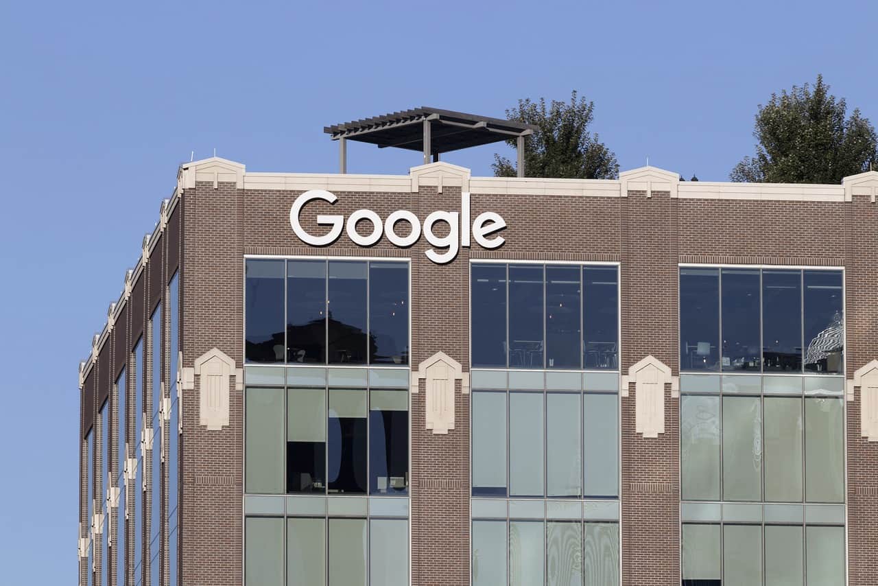 Featured image for A Google exec thinks its biggest AI models could be on phones next year