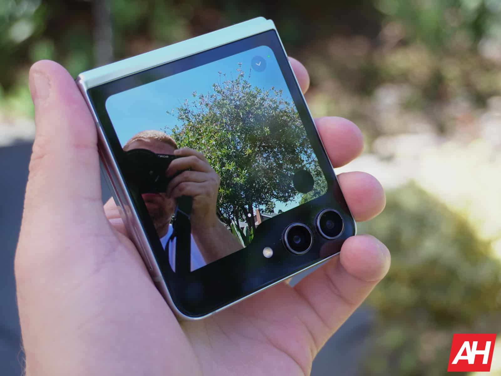 Featured image for February 2024 update live for US Galaxy Z Fold 5, Flip 5 & more