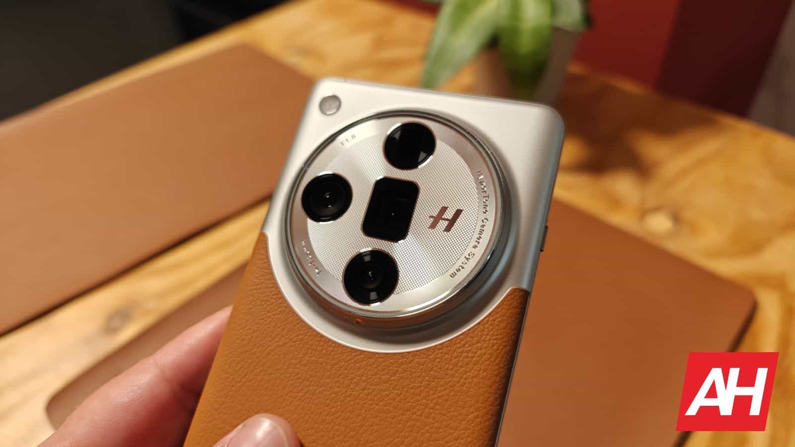 Featured image for OPPO Find X8 Ultra coming to global markets with improved periscope camera