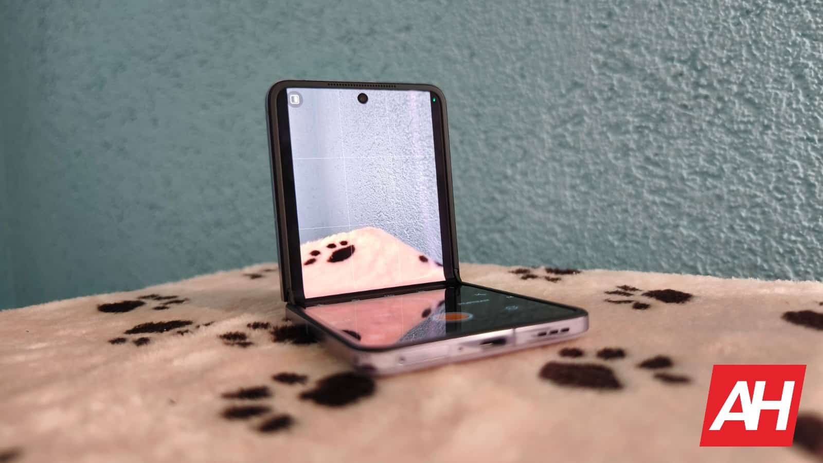 Zwei große Unternehmen werden im Jahr 2024 möglicherweise keine Flip-Phones auf den Markt bringen