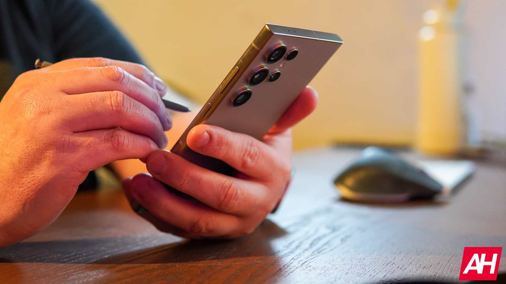 Featured image for Galaxy S25 could get faster storage, UFS 5.0 coming in 2027