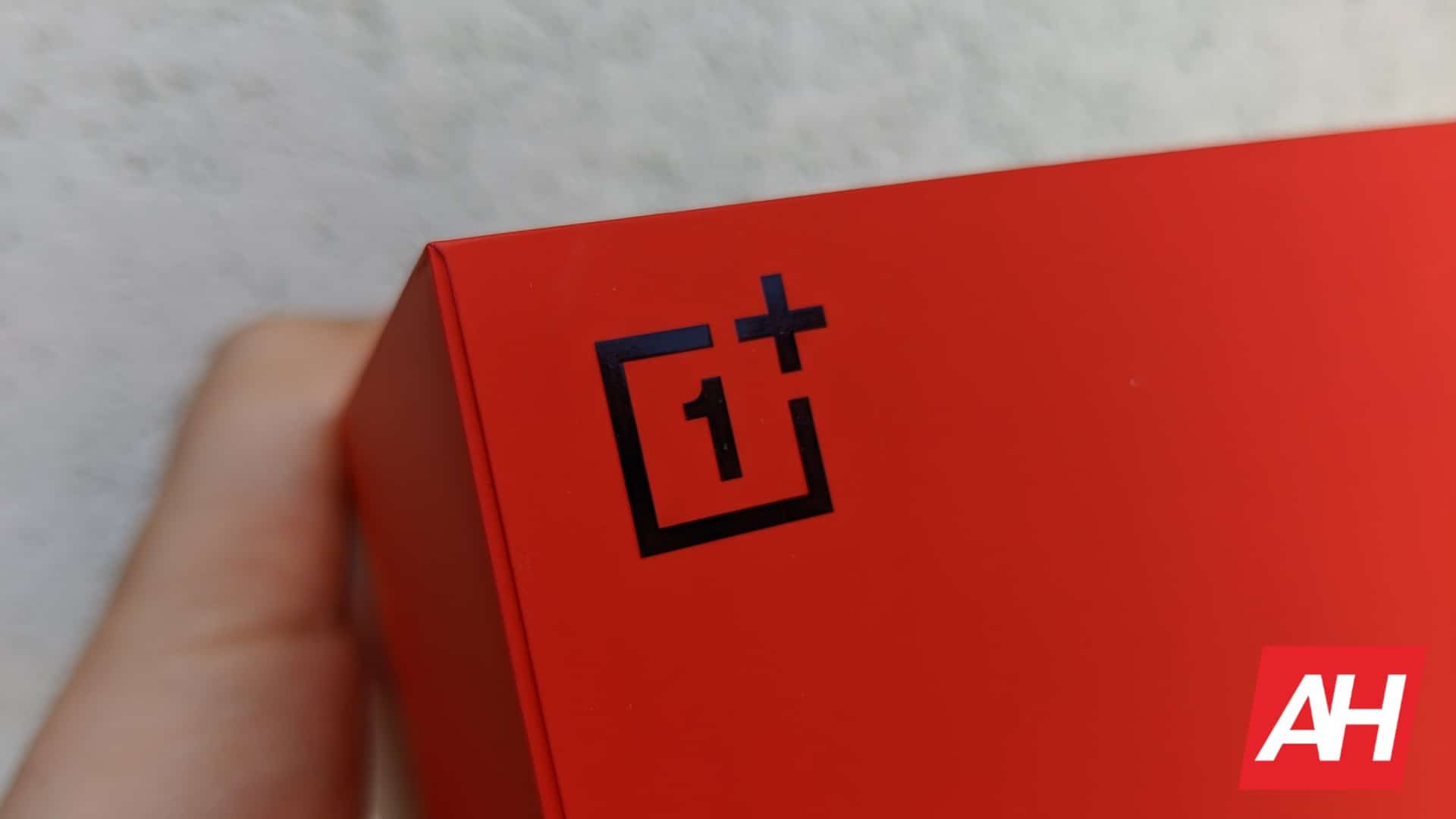 Angebliches OnePlus 13-Rendering erscheint, aber es handelt sich wahrscheinlich um eine Fälschung