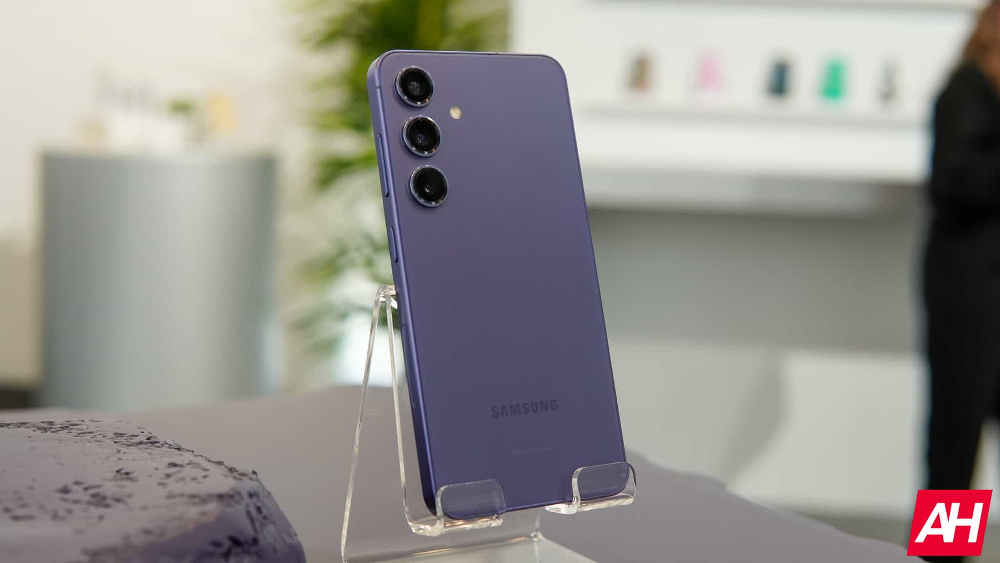 Featured image for Galaxy S25 to feature different design, larger display