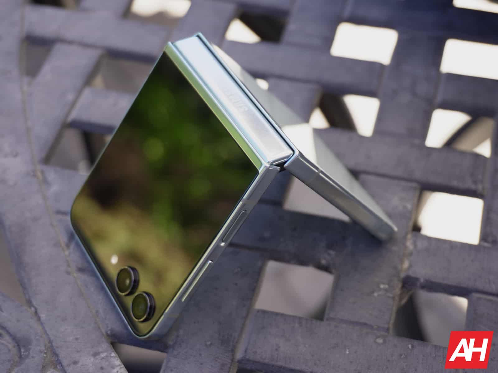 Featured image for Galaxy Z Flip 6 could use a bigger cover display, sketchy rumor says