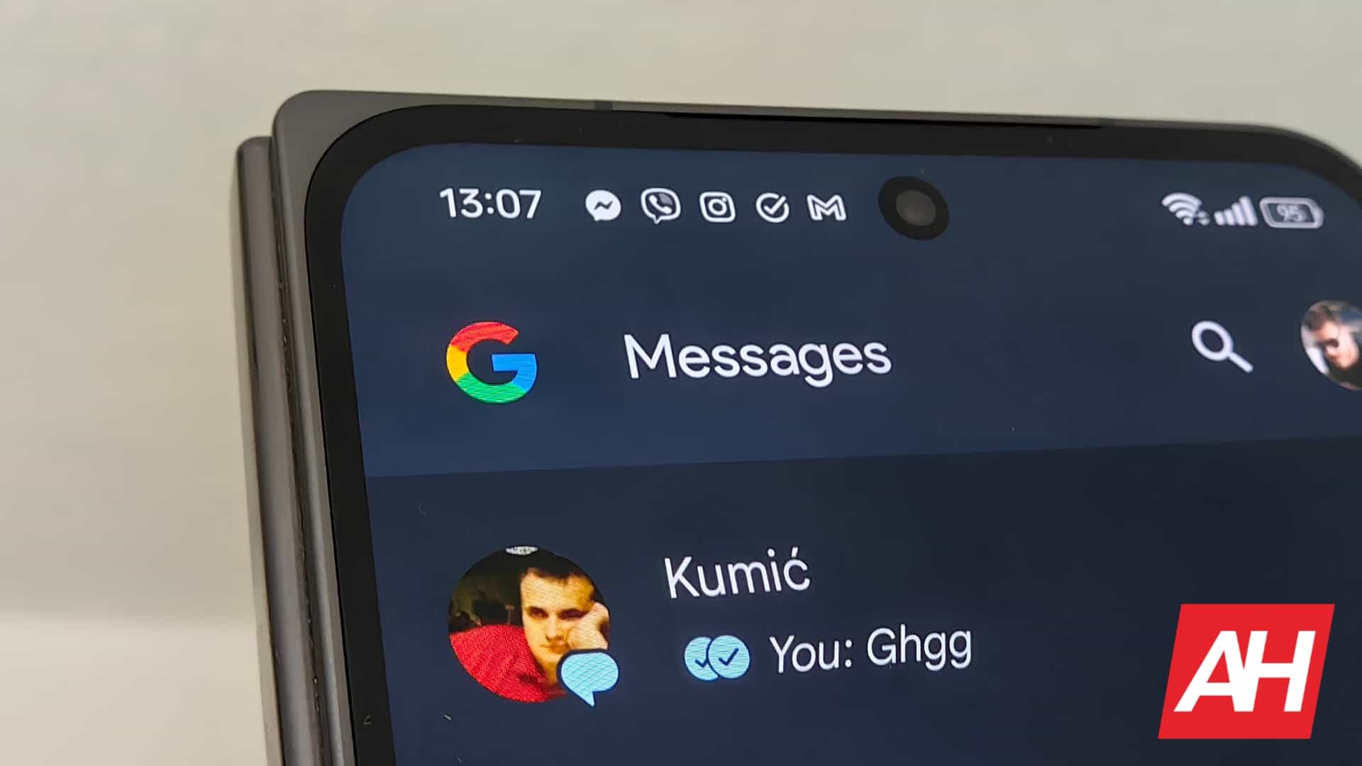 Featured image for Google Messages will bring back the single-line text field