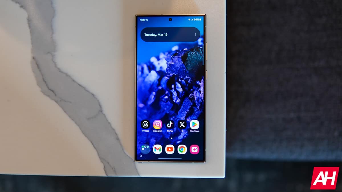 Featured image for Samsung Galaxy devices receive April Google Play System update