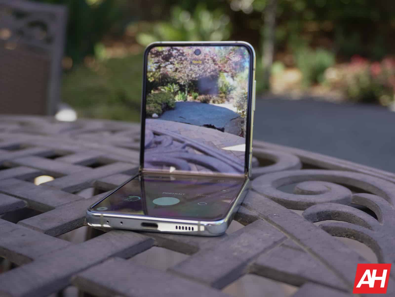 Featured image for Samsung could add a zoom camera to Galaxy Z Flip 7