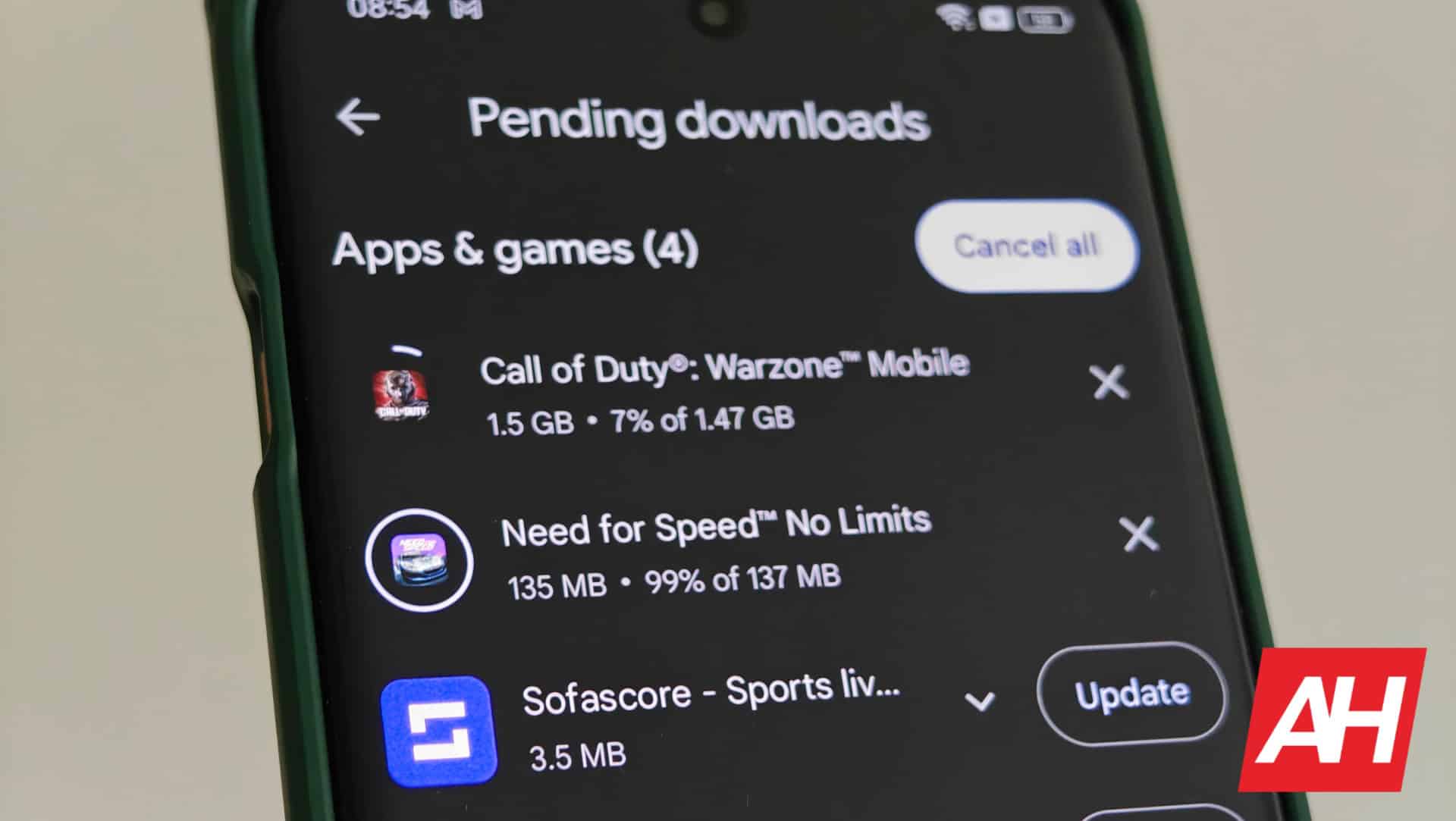 Featured image for Google Play Store can now download two apps at the same time