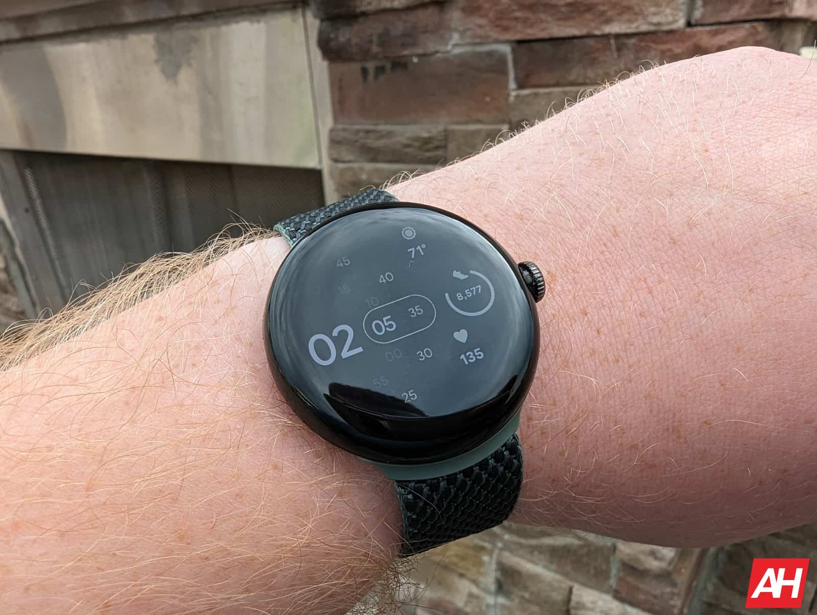Die Pixel Watch der ersten Generation erhält mit dem Update vom April 2024 eine Frühlingsaktualisierung