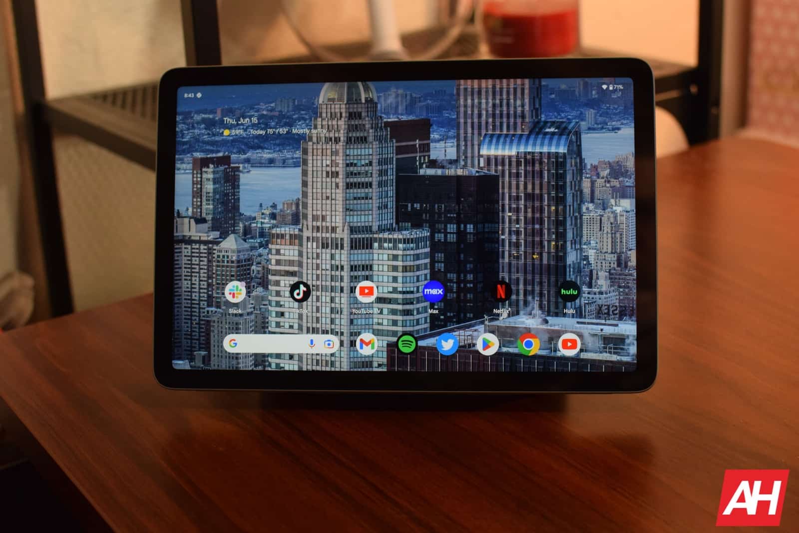 Docklose Pixel-Tablet-Oberflächen mit Preis und Zubehör