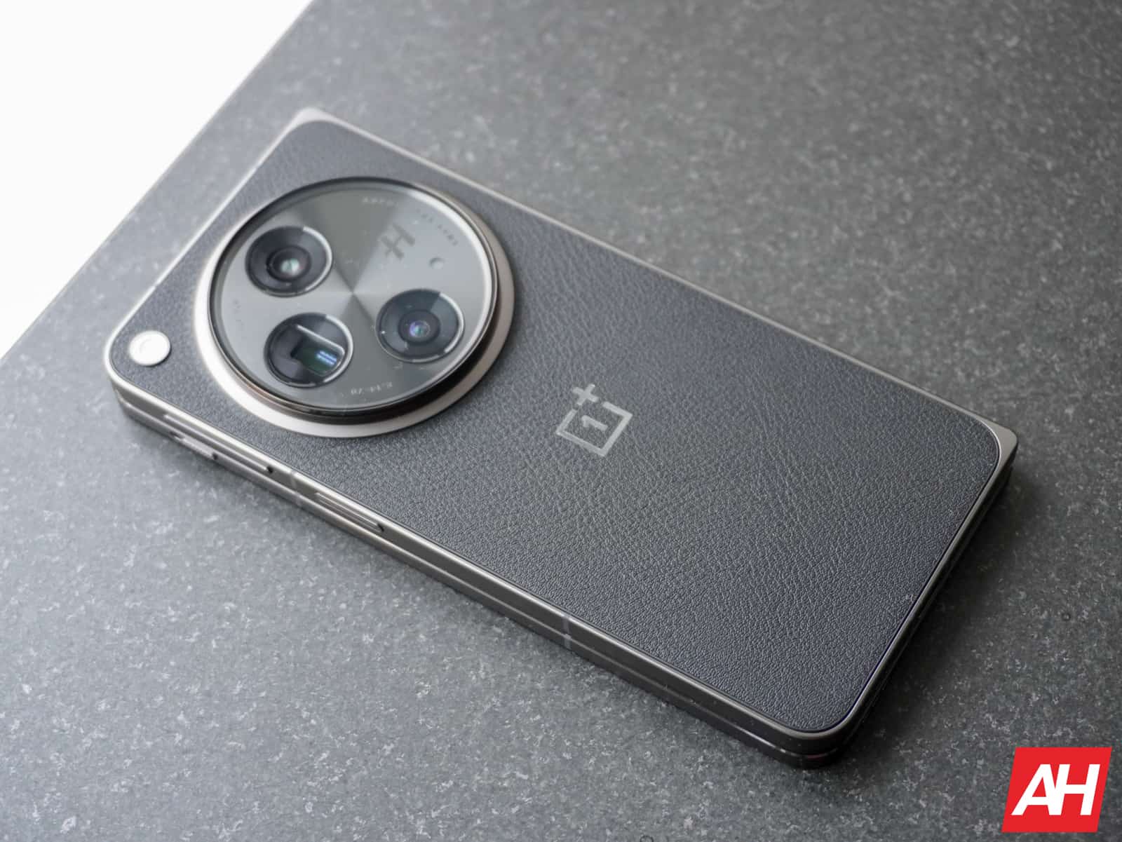 Featured image for There could be a OnePlus clamshell foldable in the works