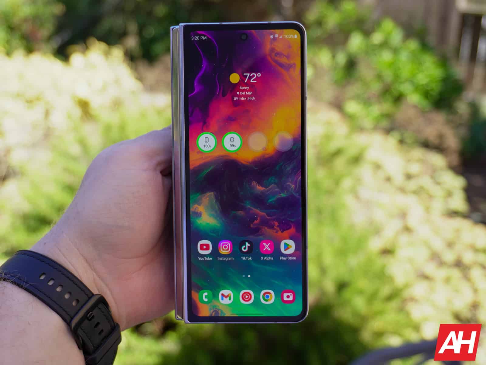 Featured image for Galaxy Z Fold 6 will have a wider outer display with square corners