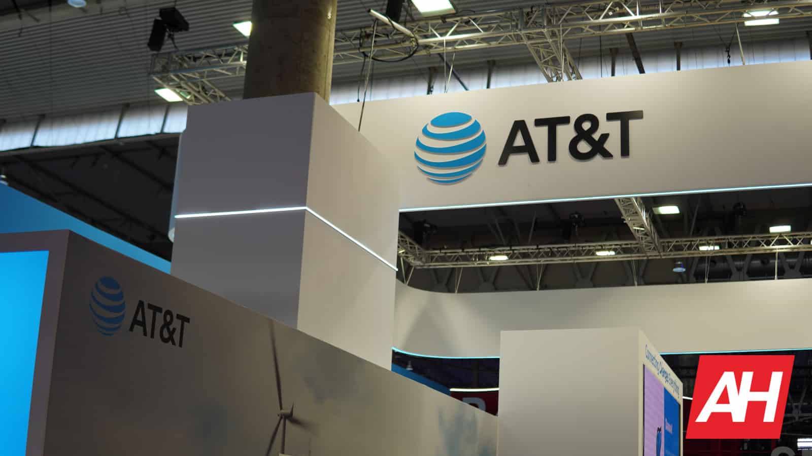Featured image for AT&T finalizes plans to launch satellite-to-smartphone service