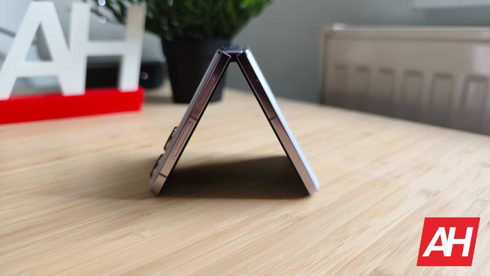 Das erste Flip-Phone von HONOR mit einem riesigen Cover-Display