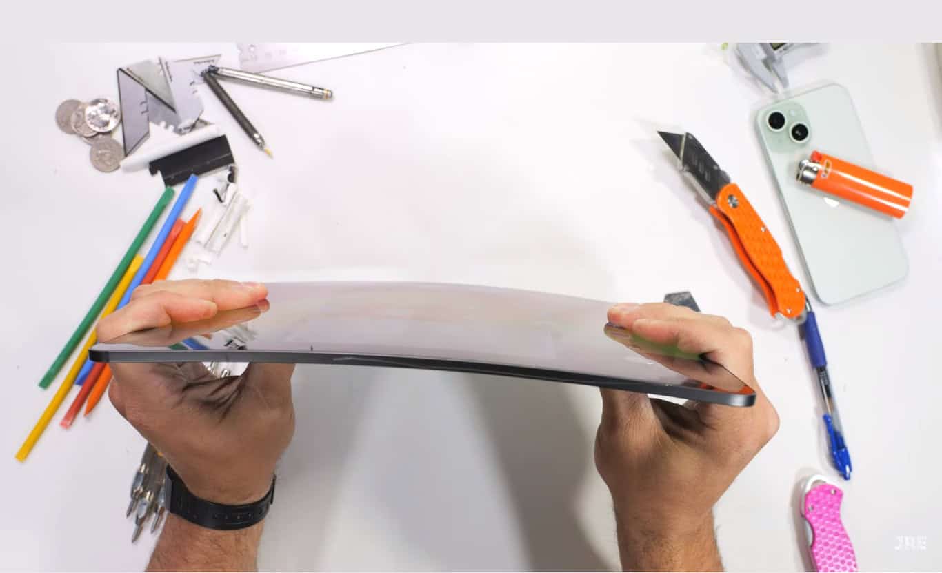 Featured image for The super-slim 13-inch iPad Pro doesn’t break easily in bend test