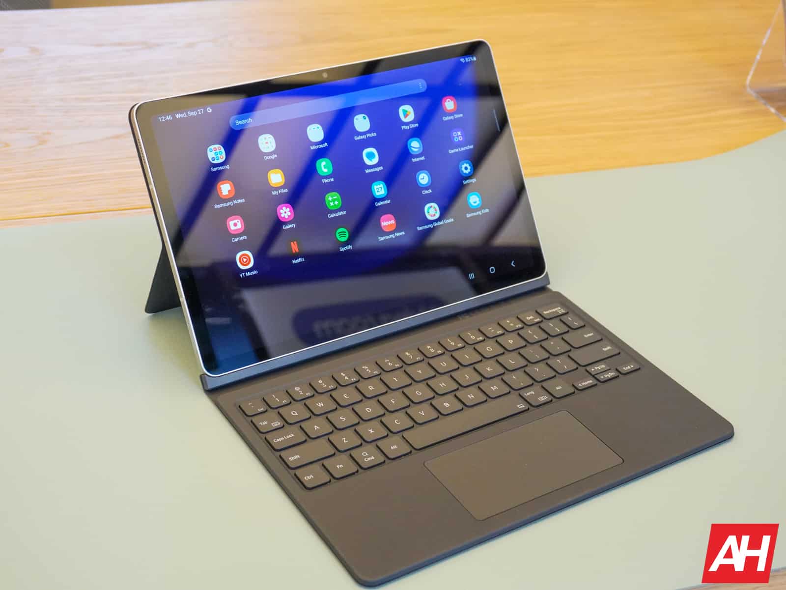 Featured image for One UI 6.1 released for Galaxy Tab S9 FE, Fit 3 gets first update