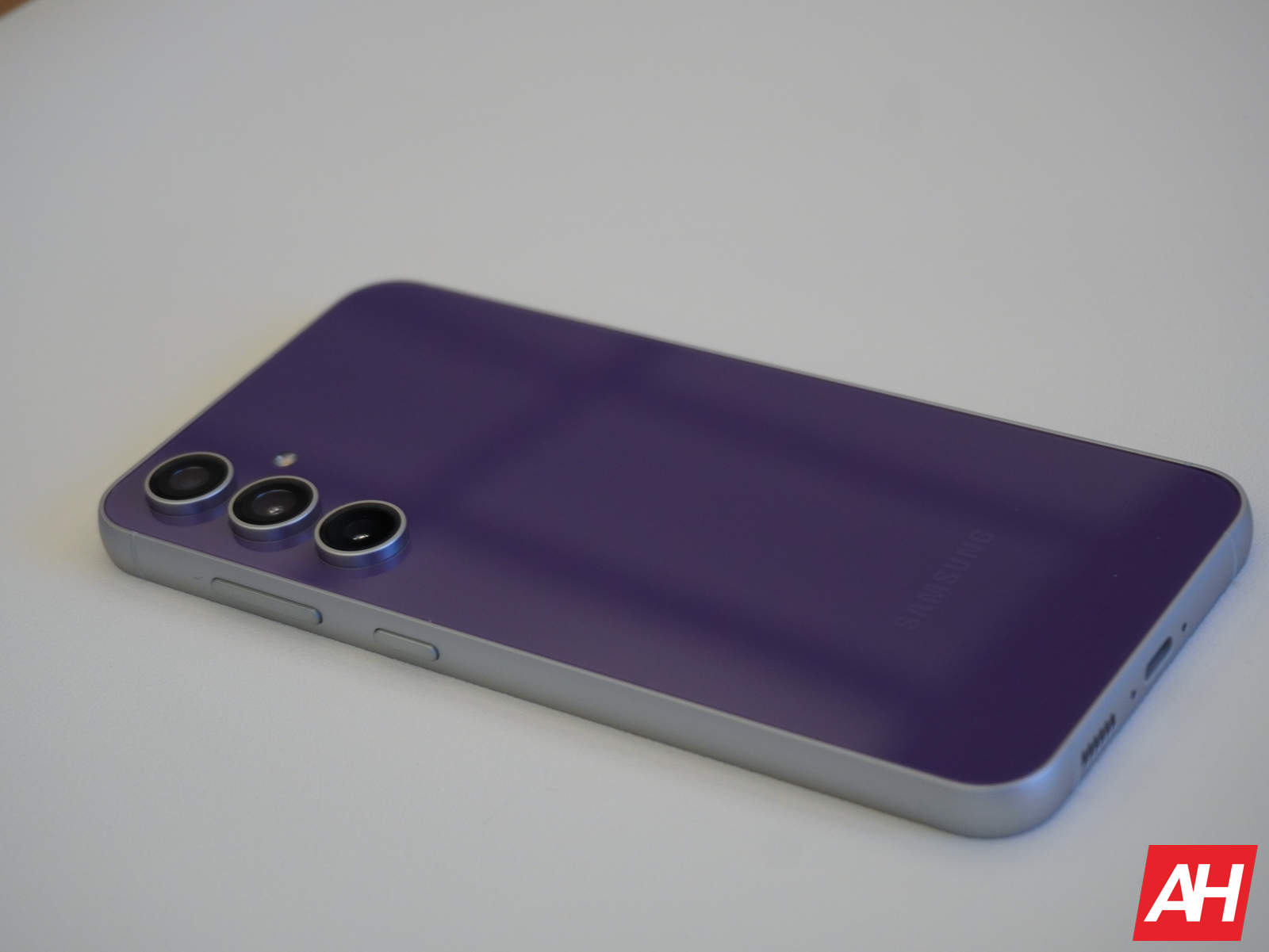 Featured image for Galaxy S24 FE gets Exynos 2400, Tab S10+ has a MediaTek chip