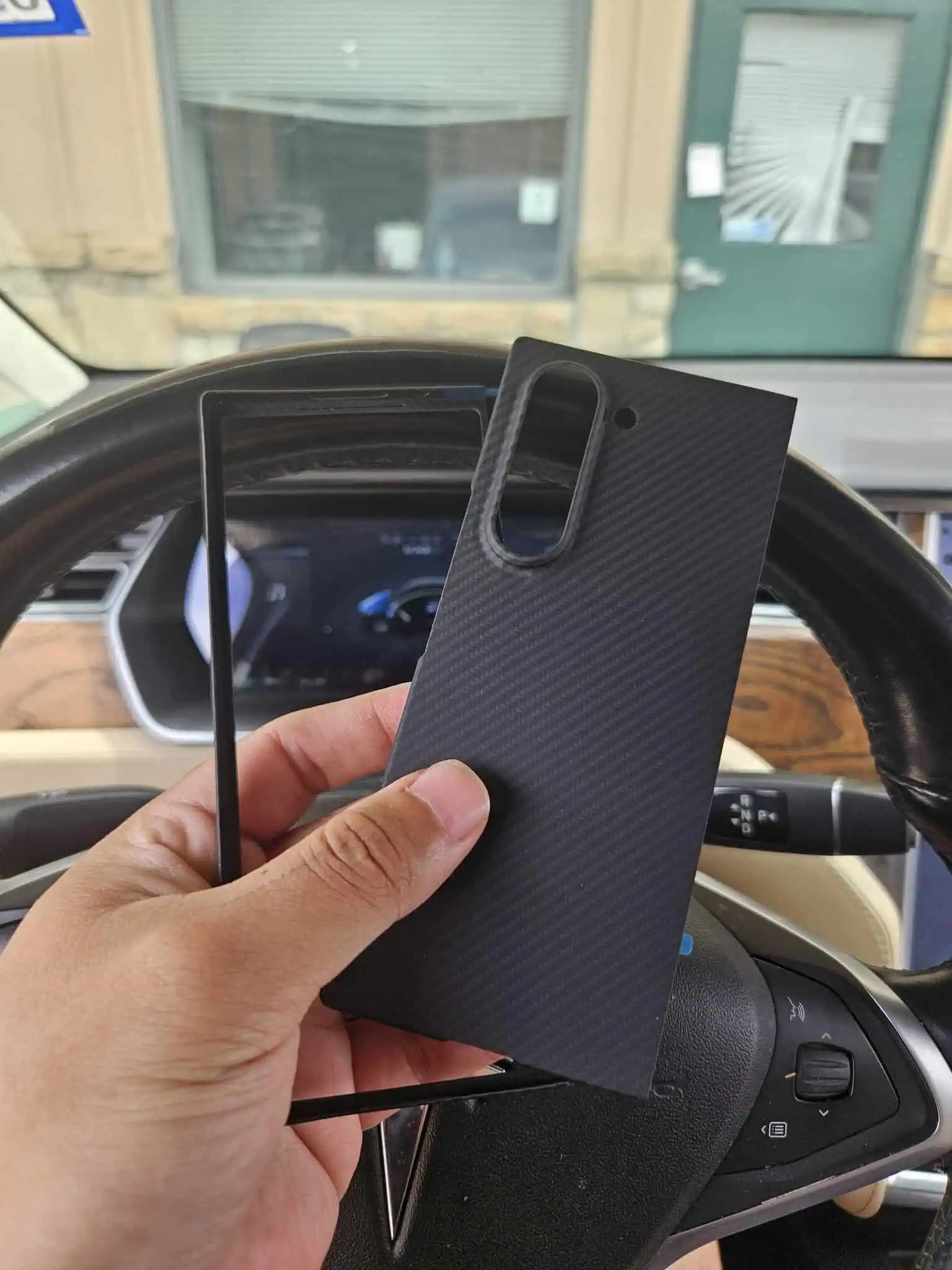 Samsung Galaxy Z Fold 6: Display-Leck auf der Gehäuseabdeckung