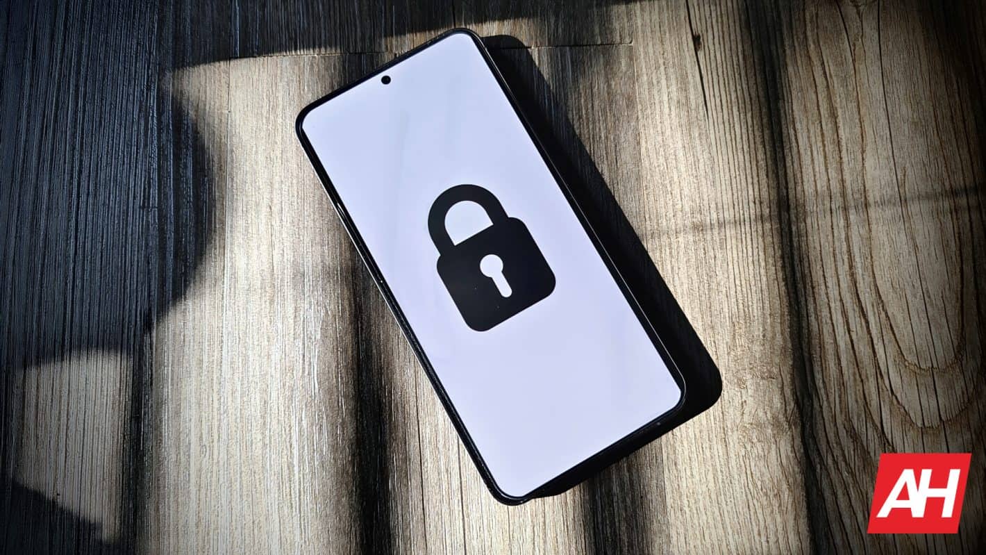 Featured image for Border Customs agents must secure warrants to search phone