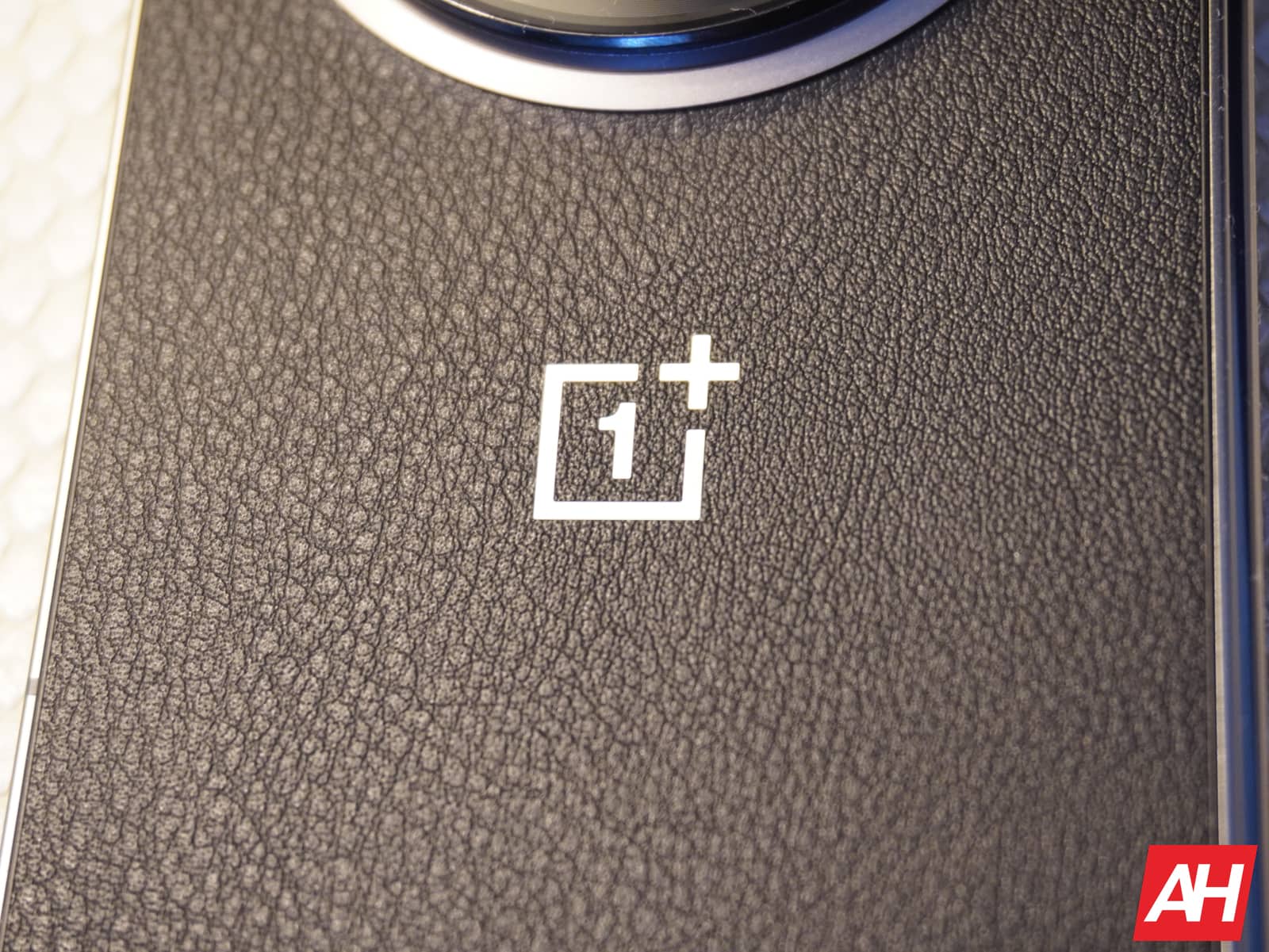 Featured image for Updating OnePlus 10 Pro could result in motherboard crashes