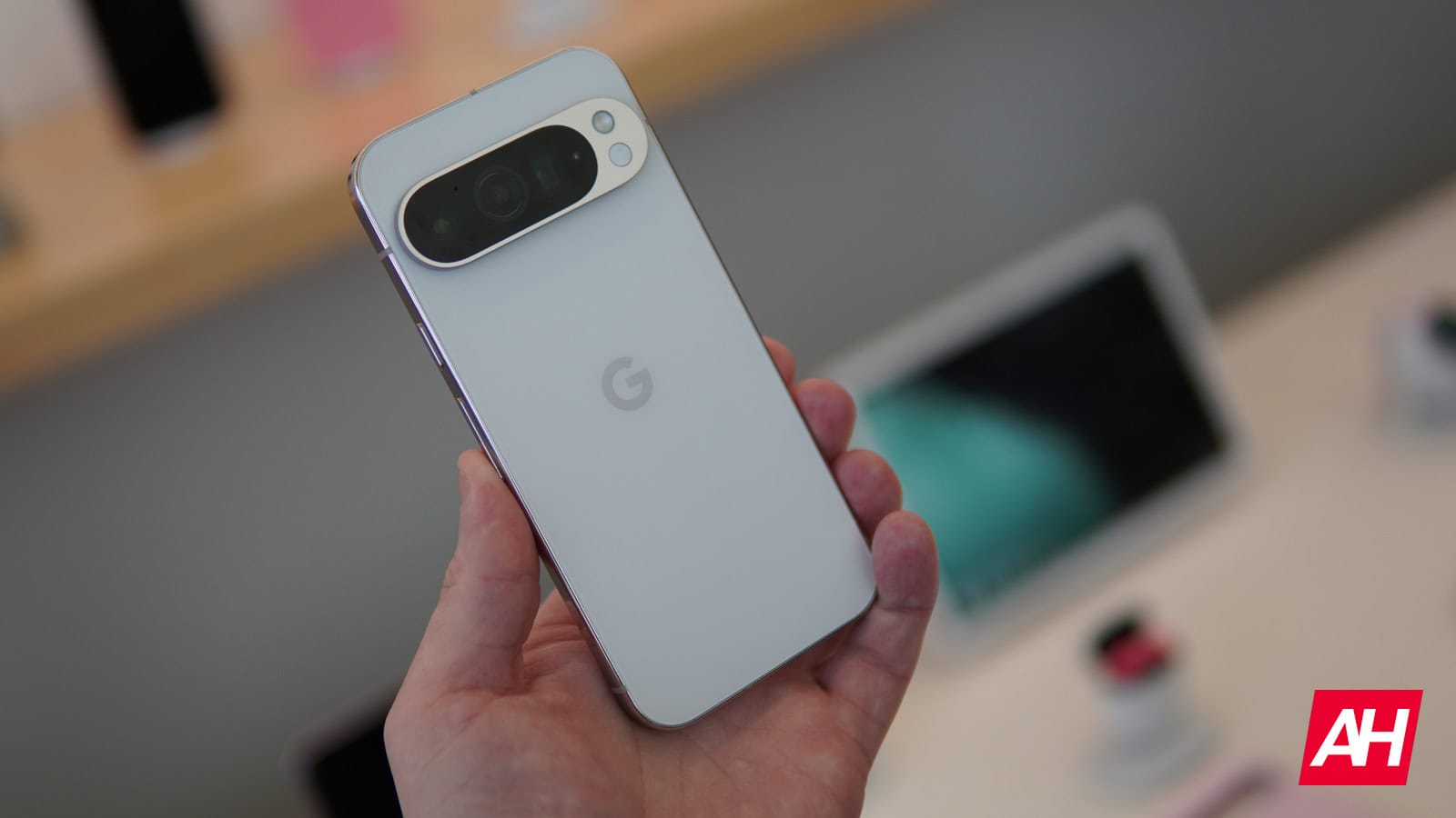 (UPDATE: Es war ein Tippfehler) Pixel 9 Pro-Telefone scheinen in einigen Ländern unterschiedliche Displays zu haben