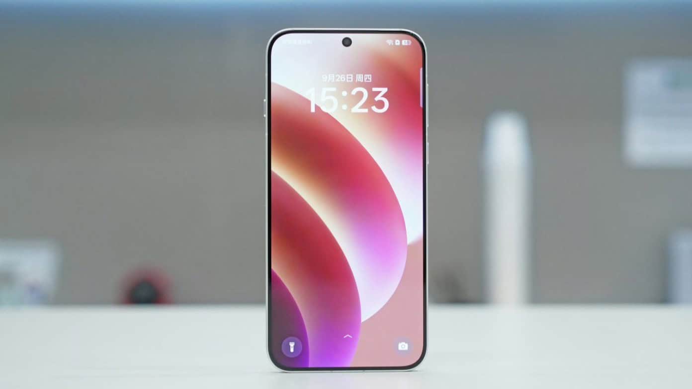 OPPO Find X8 erscheint mit hauchdünnen Rahmen und Alarmschieberegler