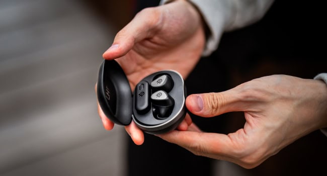 SteelSeries stellt neue Gaming-Ohrhörer „Arctis GameBuds“ für Konsolen und PCs vor