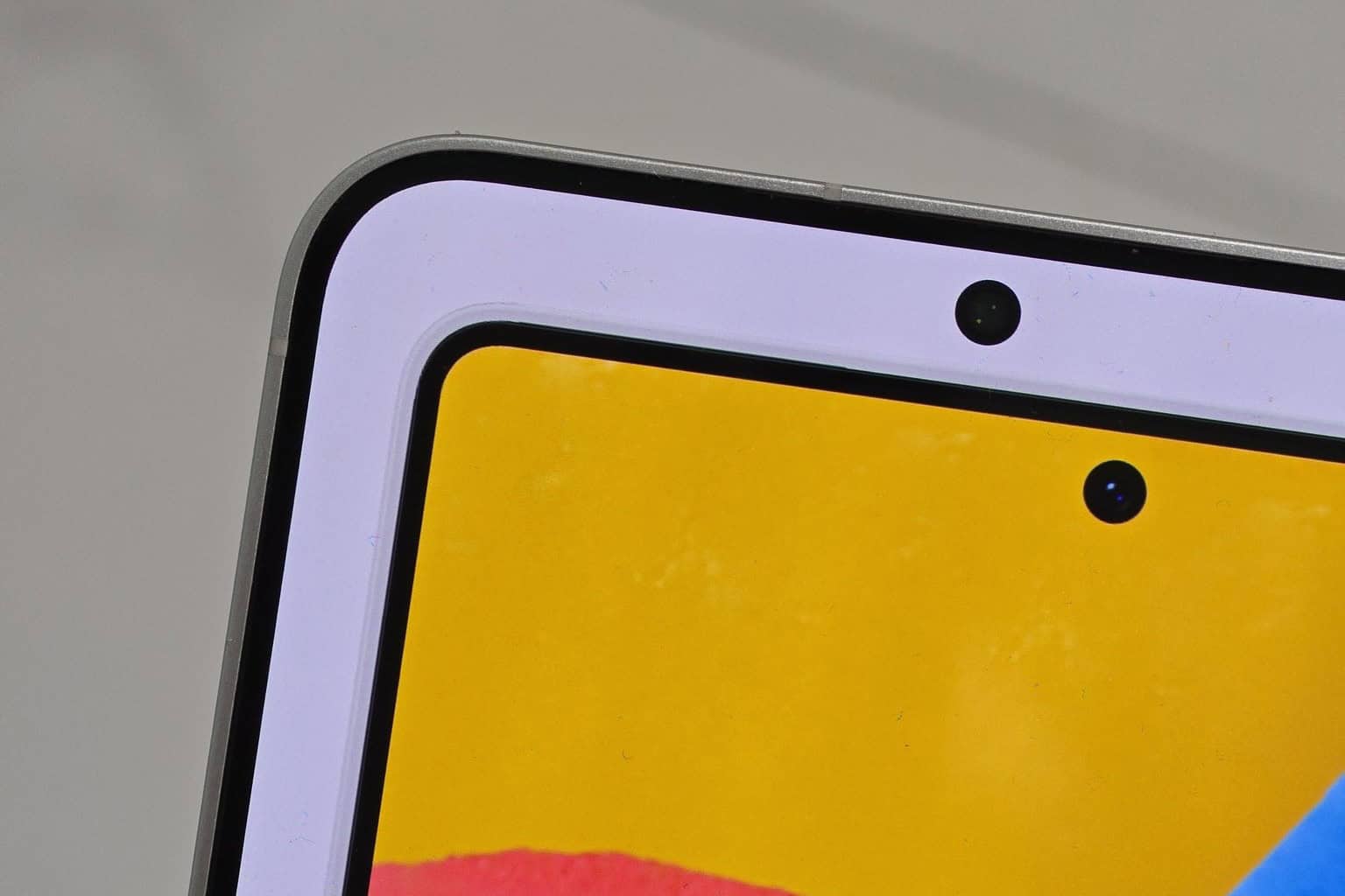 Vergleich der Blenden und Krümmungen des Galaxy S24+ und Galaxy S25 Ultra