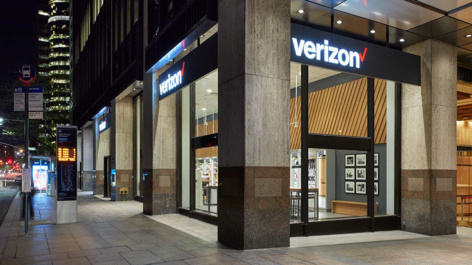 Featured image for Verizon acquires Frontier in an all-cash deal worth $20 billion
