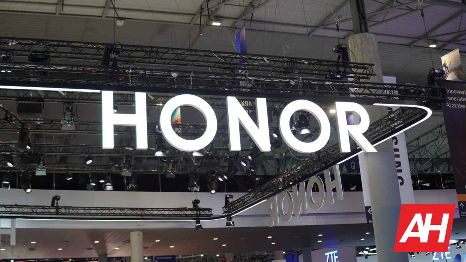 Featured image for HONOR could be working on a unique foldable device, leaked patent reveals