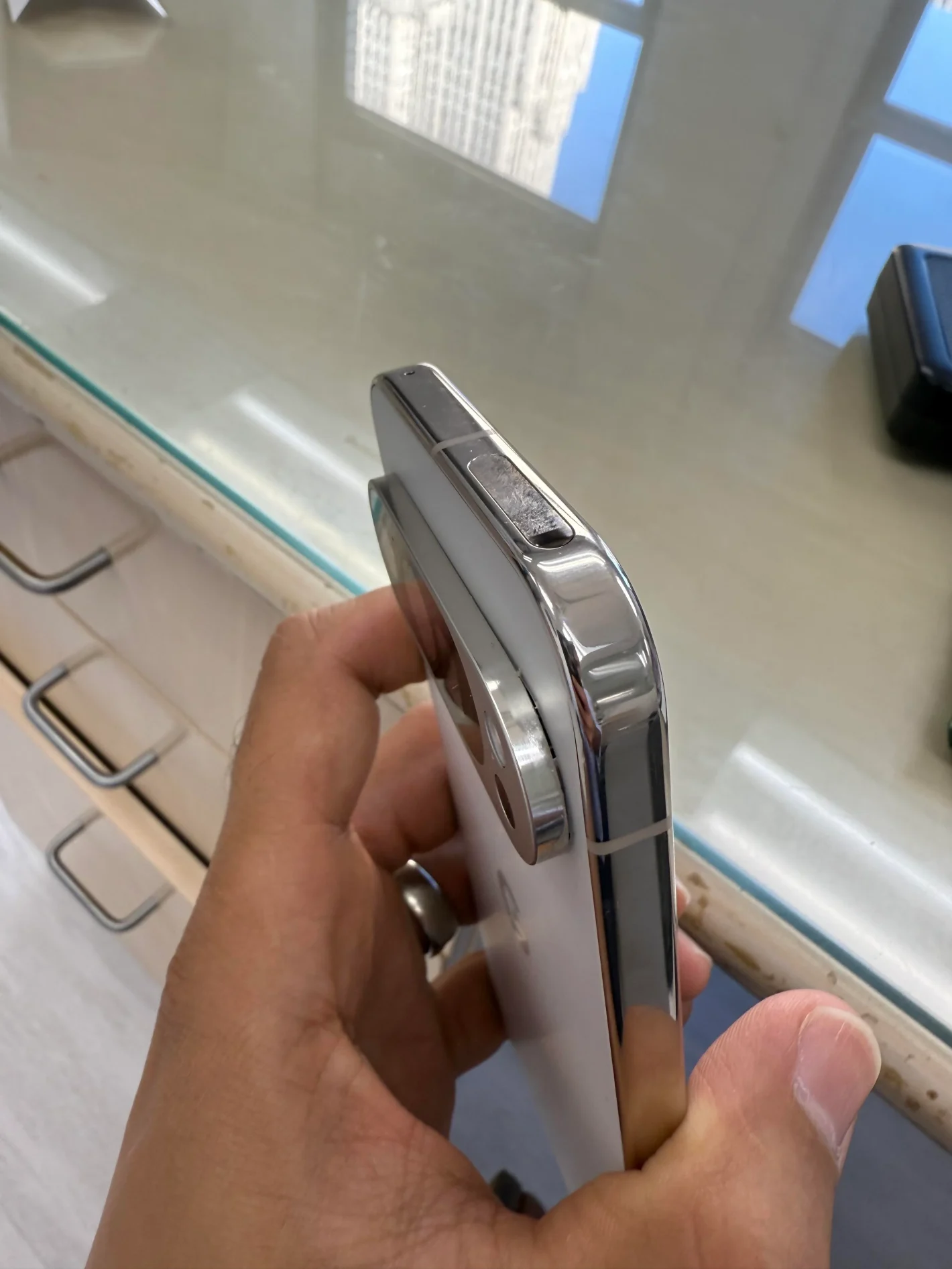 Problem 2 mit der hinteren Kameraleiste des Pixel 9 Pro XL
