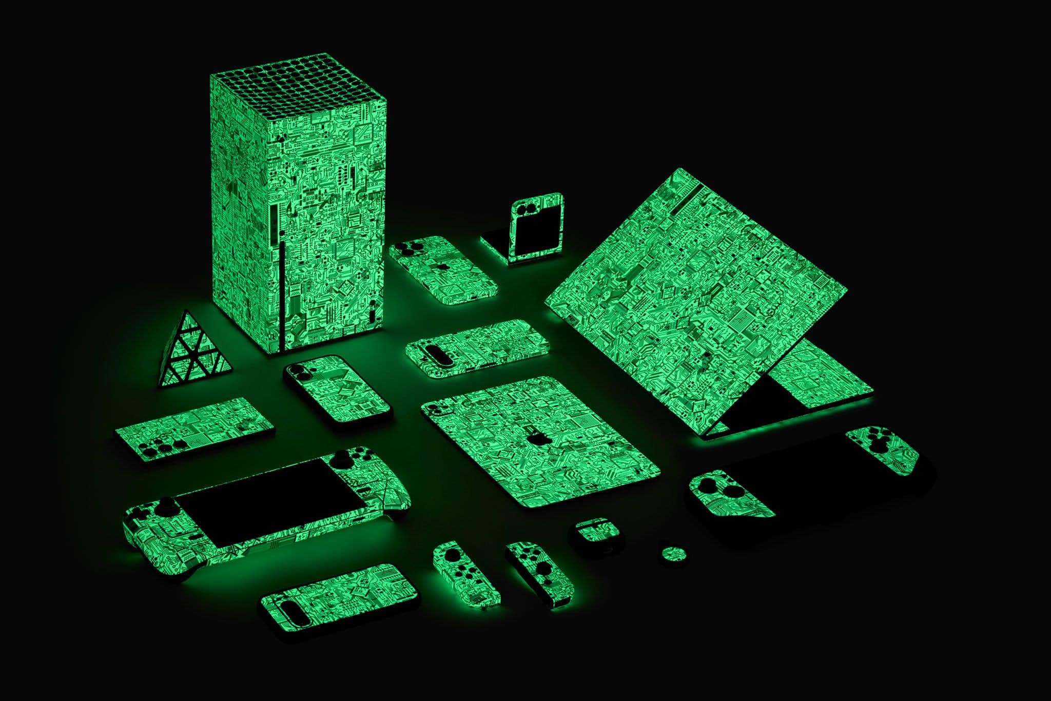 Dbrand bringt Leiterplatten-Skins für Pixel 9, iPhone 16 und mehr auf den Markt