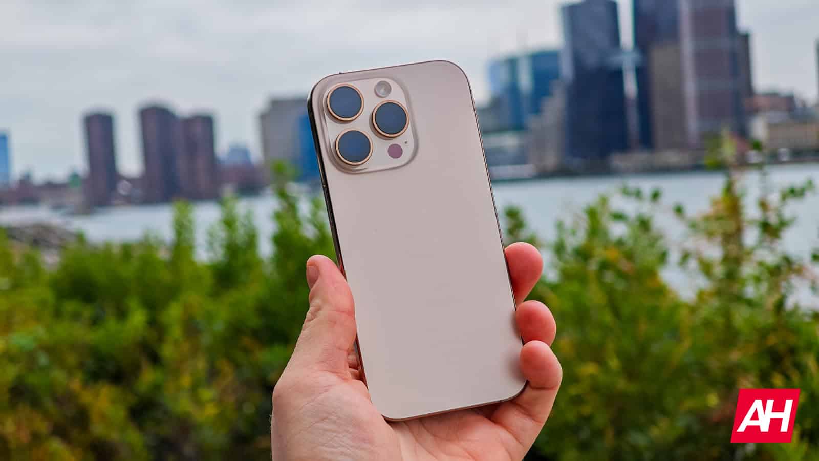 Die Ermittler vermuten, dass der iPhone-Diebstahl bei AT&T im Rahmen des Auftrags erfolgte, und suchen nach weiteren Einzelheiten