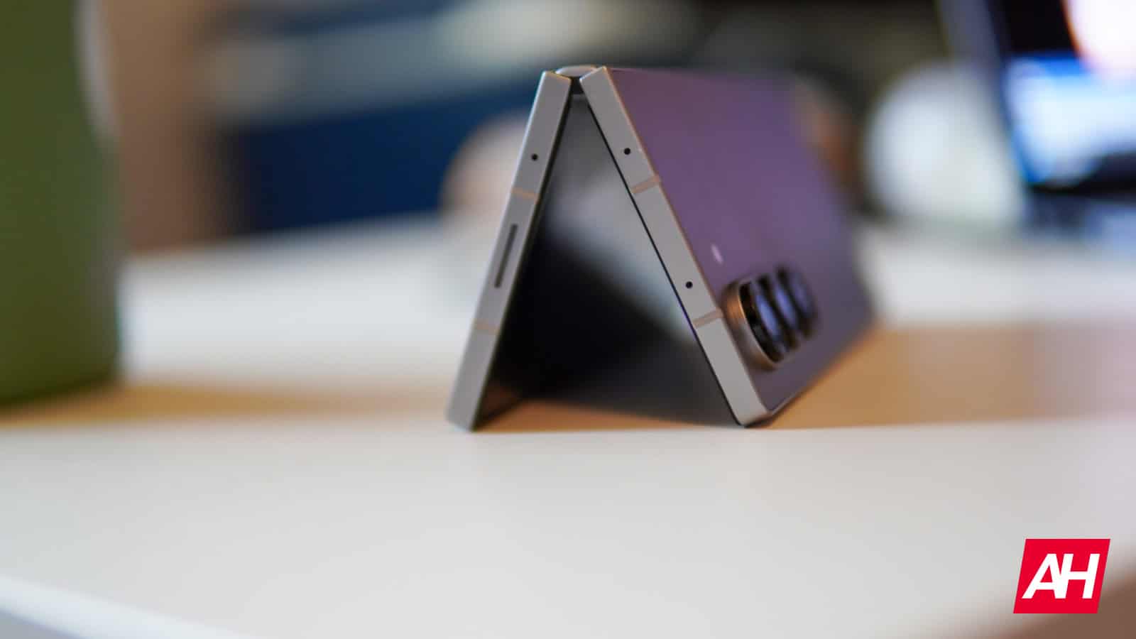 Laut einer anderen Quelle soll das dreifach faltbare Samsung-Telefon im Jahr 2025 auf den Markt kommen