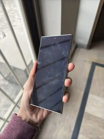 Displaybeschichtung des Samsung Galaxy S24 Ultra abgenutzt
