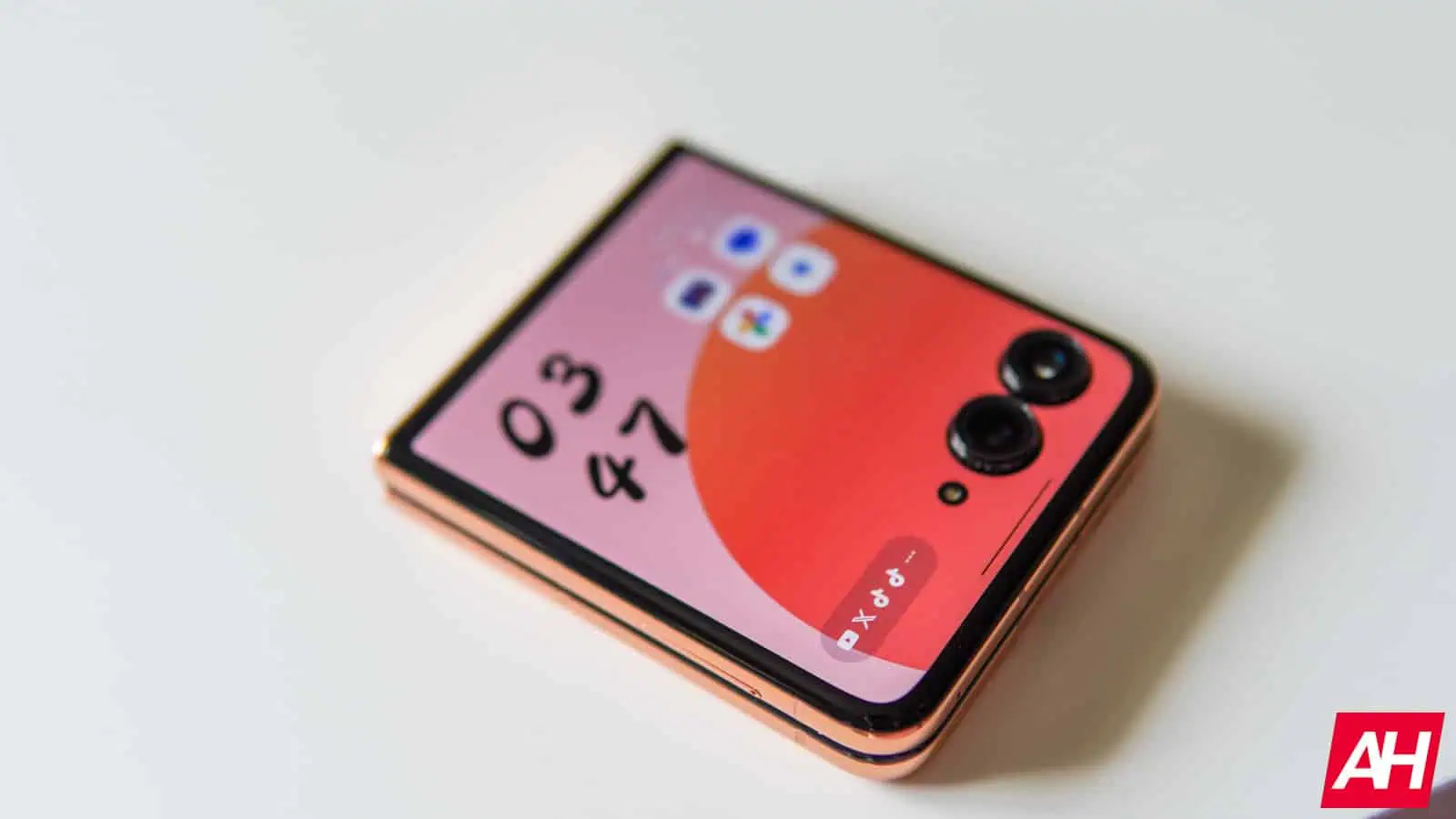 Testbericht zum Motorola Razr plus 2024 AM AH 02