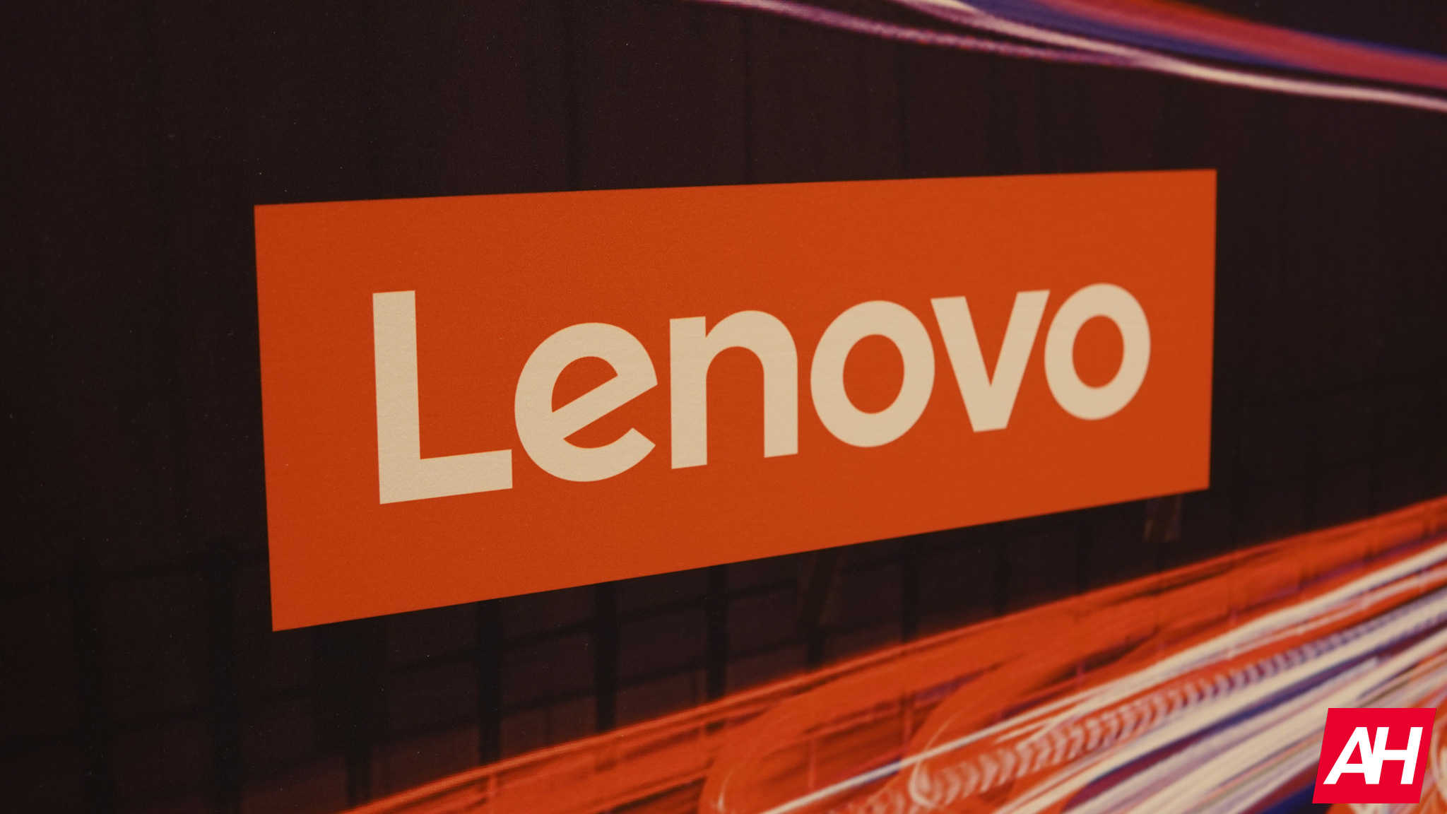 Dies ist Lenovos Thinkbook Flip AI mit einem massiven faltbaren Bildschirm