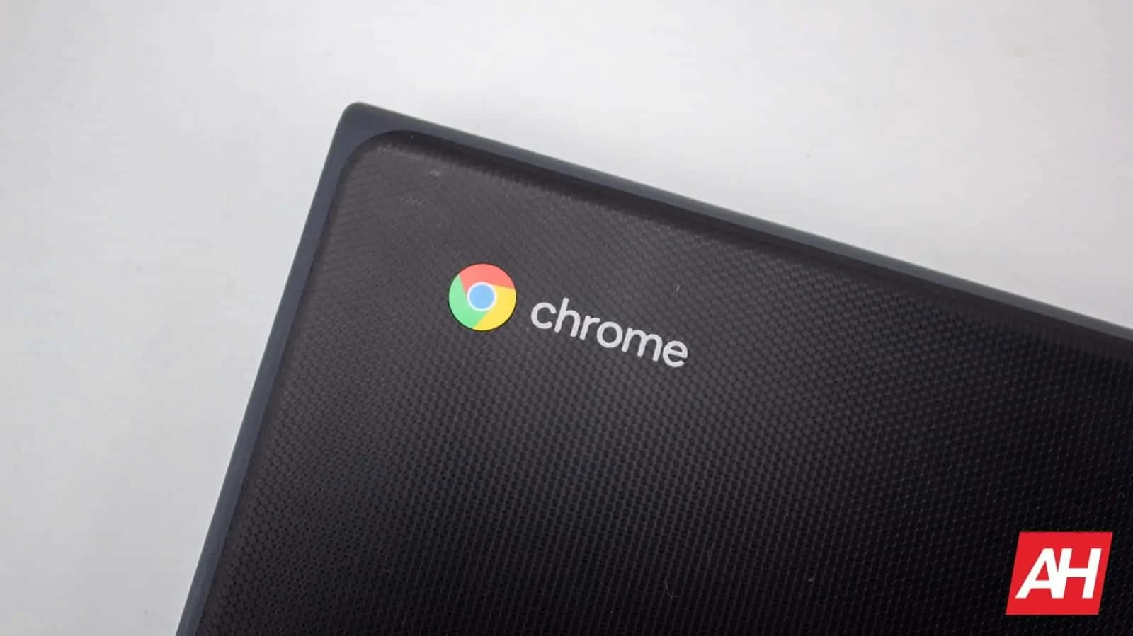 Lenovo 500E Chromebook AH NS 02 Logo 2019 1