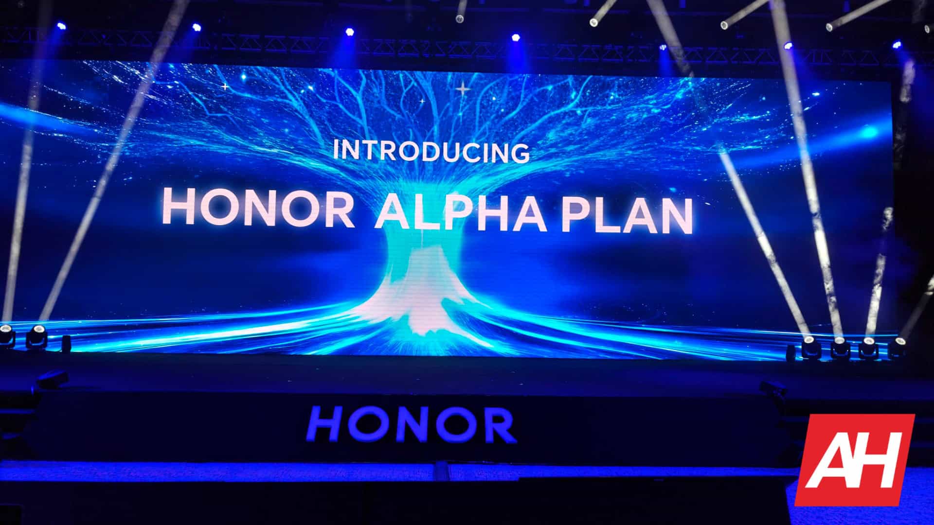 Der Ehren -Alpha -Plan im Wert von 10 Milliarden US -Dollar wurde bei MWC 2025 angekündigt
