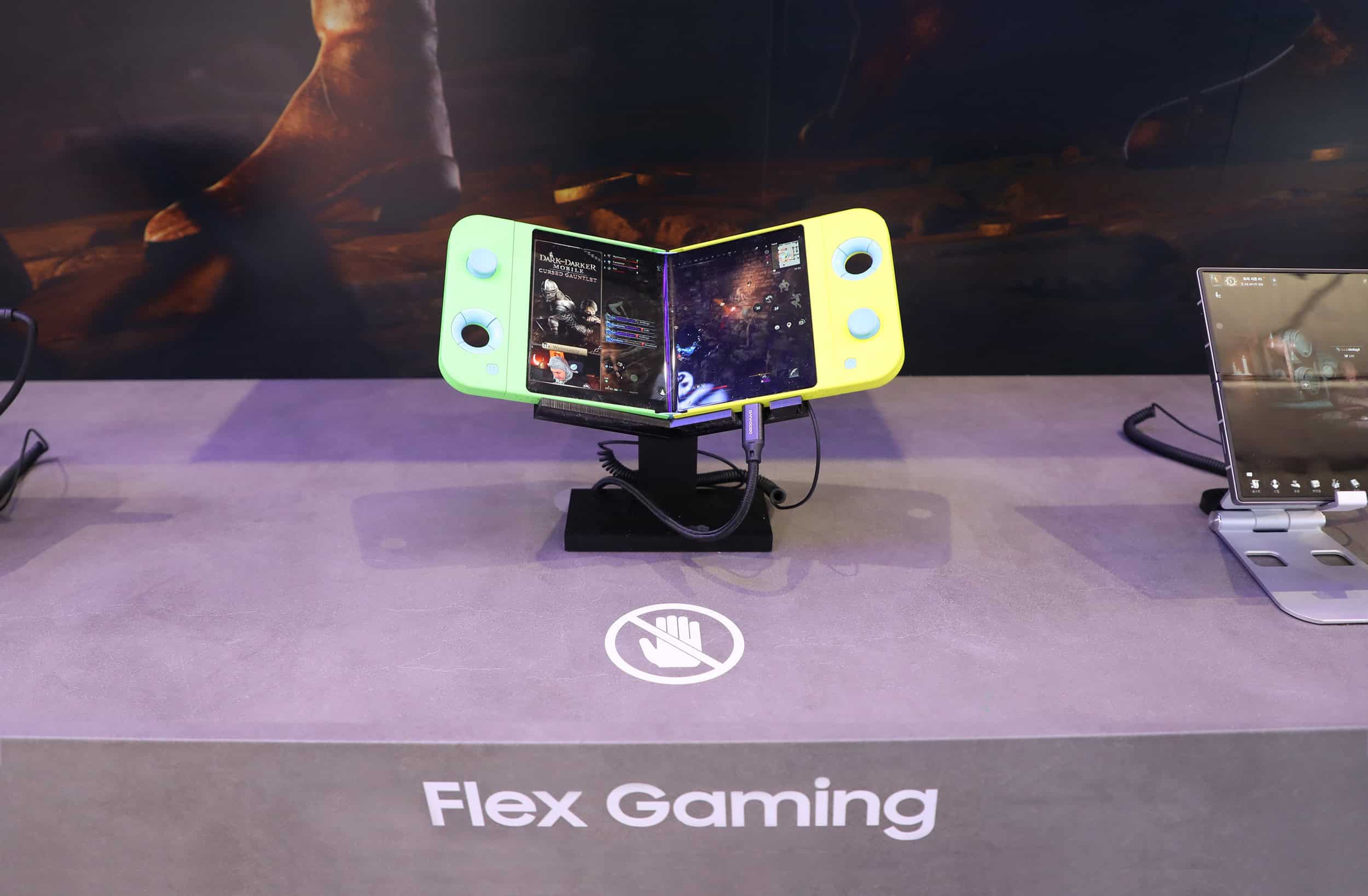 Samsung enthüllt "Flex Gaming" -Andehand, der sich in zwei Hälften faltet