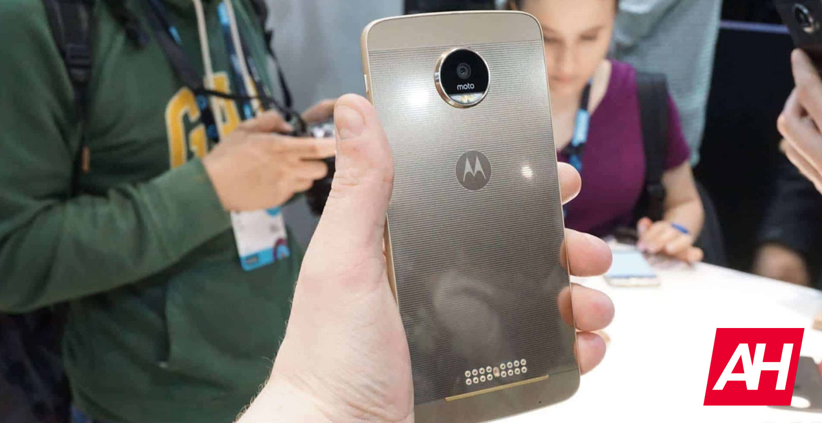 Das Moto Z war seiner Zeit so voraus, Apple und Samsung holen sich immer noch auf
