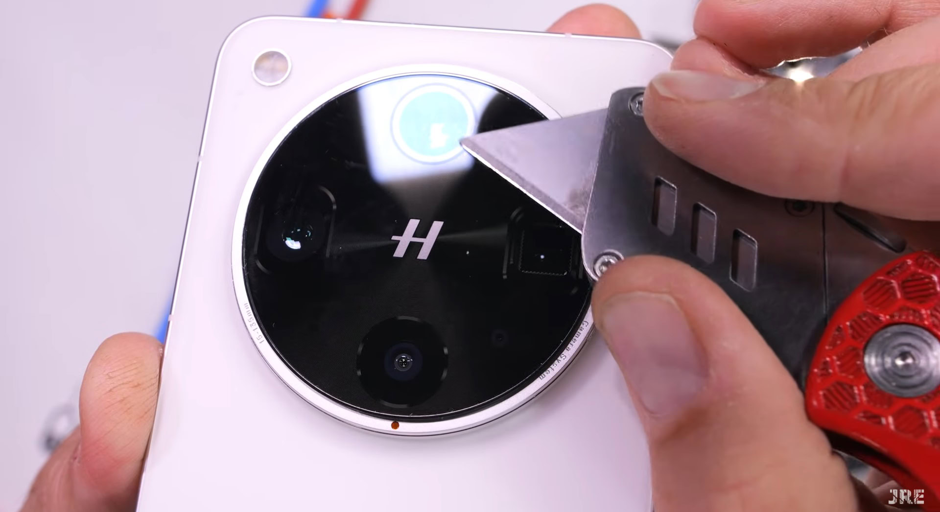 OPPO Finden Sie X8 Ultra Breaks unter Druck des Haltbarkeitstests
