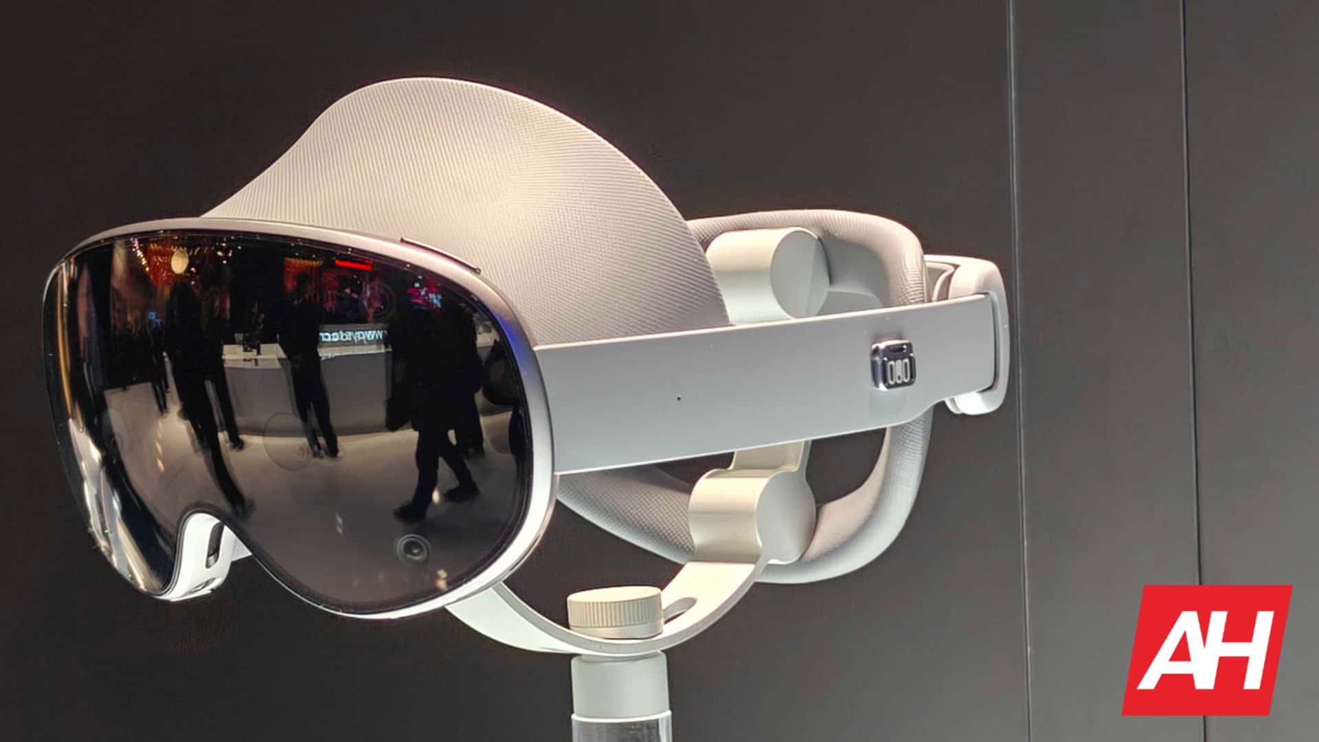 Samsung Eyes Nur 100K -Einheiten für das XR -Headset -Start - spielt es in Sicherheit